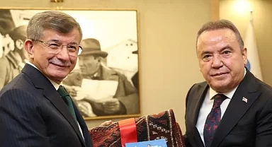 Ahmet Davutoğlu'dan Başkan Böcek'e ziyaret