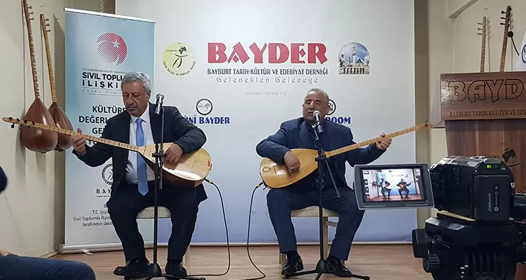 Bayburt'ta Aşıklık Geleneği Yaşatılıyor, Usta Aşıklar Sahnede Buluştu