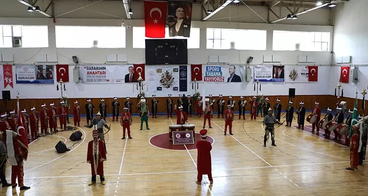 Milli Savunma Bakanlığı Mehteran Birliği Bayburt'ta Coşkulu Konser Verdi!