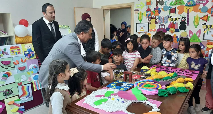 Bayburt Mutlu Köyü İlkokulu'nda Görsel Sanatlar Sergisi Açıldı