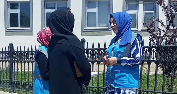 Diyanet Kadın Kolları'ndan Sıcak Ziyaret ve Bayram Hediyesi