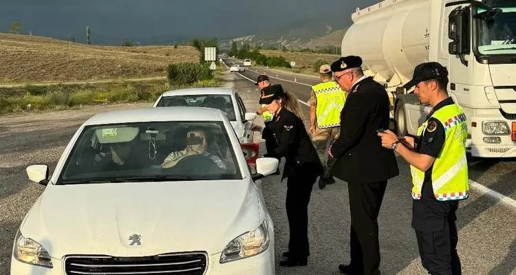 Gümüşhane'de Trafik Jandarma'dan Bayram Trafiği Uyarısı, Yola Odaklan, Yolun Sonu Bayram Olsun!