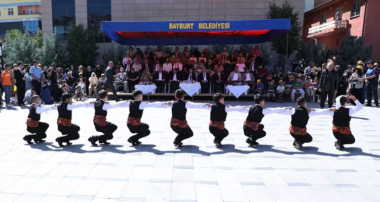 Bayburt Dede Korkut Şölenleri 28. Yıl Programları Saray Bahçesinde Başladı