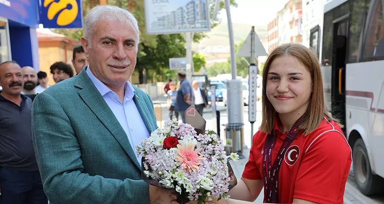 Bayburtlu Beyzanur Akkuş Avrupa Şampiyonu Oldu! Baba Ocağında Coşkuyla Karşılandı