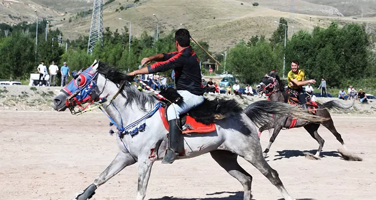 Bayburt'ta Bey Böyrek Cirit Gösterisi Etkinliği Yapıldı