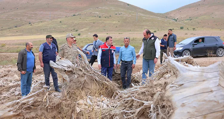 Bayburt'ta Sel ve Dolu Felaketi, 6 Bin Dekar Tarım Arazisi Zarar Gördü!