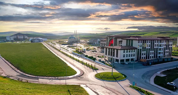 Bayburt Üniversitesi, YKS'de Beklenenin Üzerinde Başvuru Aldı