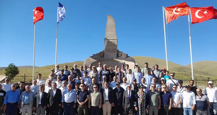 Bayburt ve Erzincan'da Otlukbeli Zaferi Yürüyüşü