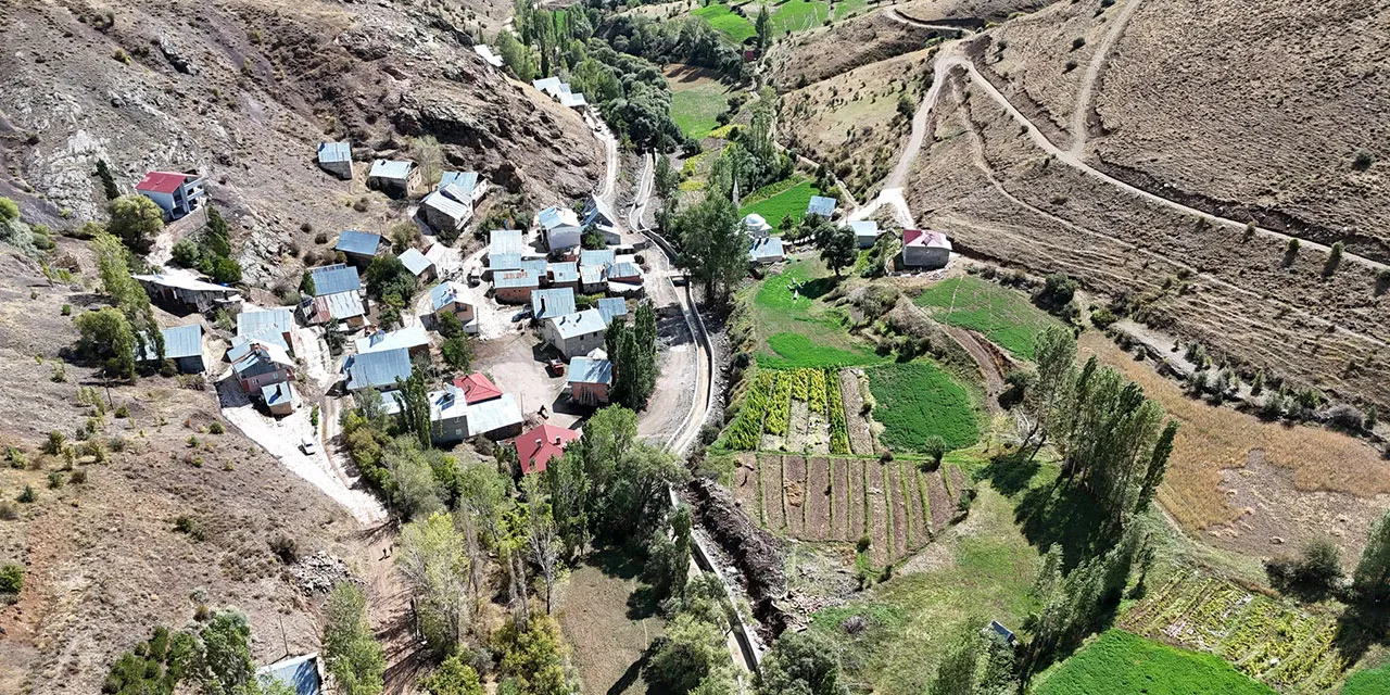 Bayburt'un Aydıntepe İlçesi Alaca Köyü'nde Taşkın Tehlikesi Azalıyor