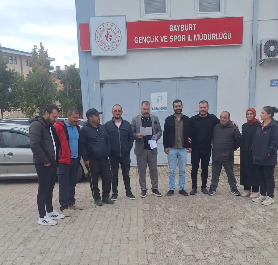 Türk-İş Bayburt'ta Bir Saatlik İş Bırakma Eylemiyle Çalışma Şartlarına Dikkat Çekti