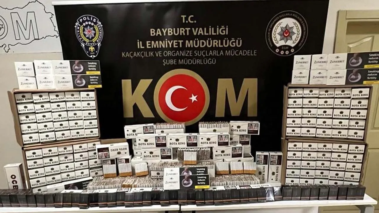 Bayburt Emniyeti'nden Kaçakçılık Operasyonu, Binlerce Makaron ve Sigara Ele Geçirildi!