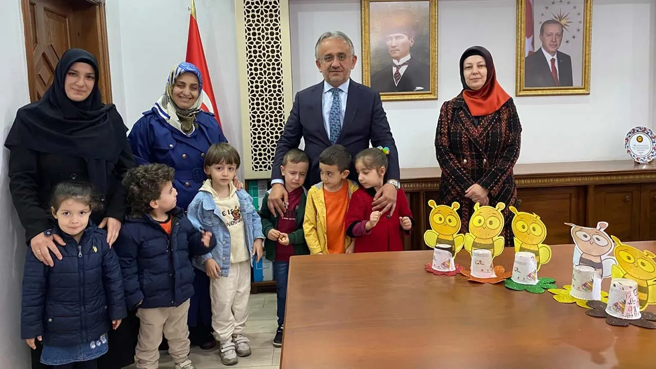 Bayburt'lu Minikler Harçlıklarıyla Depremzede Çocuklara Umut Oldu