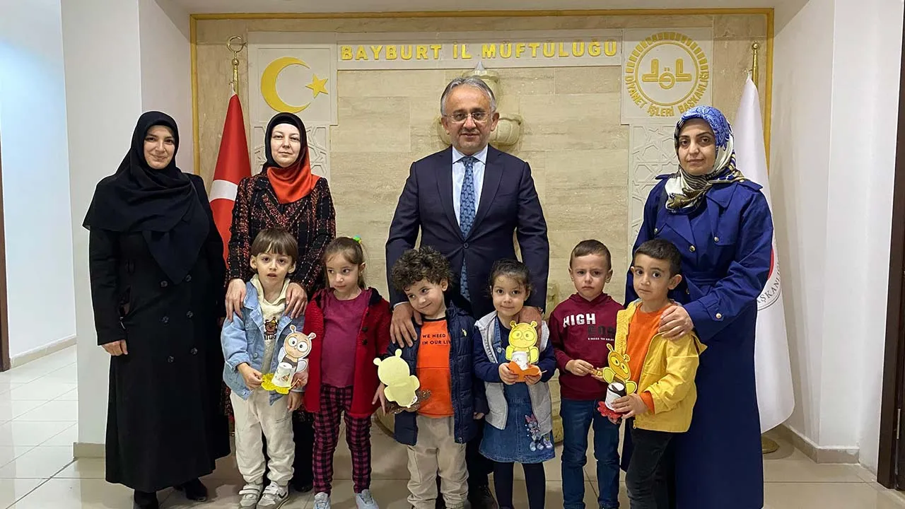 Bayburt'lu Minikler Harçlıklarıyla Depremzede Çocuklara Umut Oldu