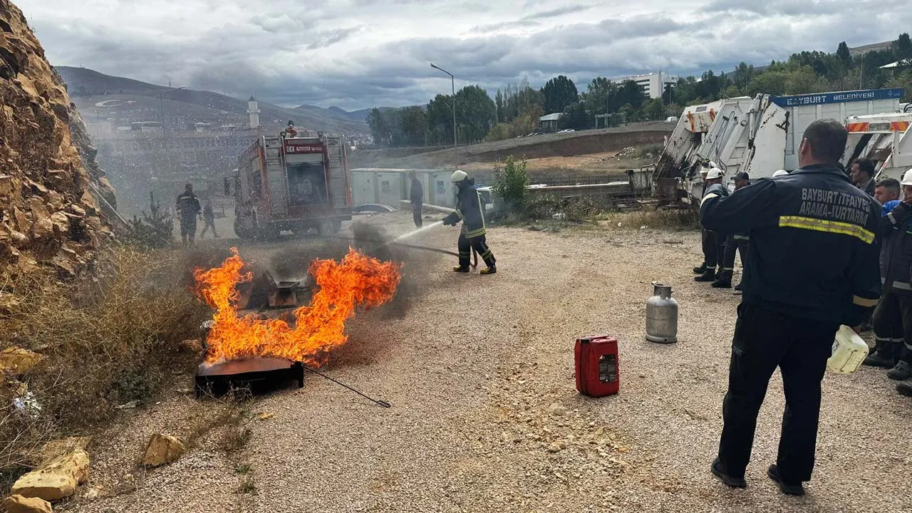 Bayburt'ta İtfaiye ve Doğalgaz Çalışanları İşbirliğiyle Yangın Tatbikatı