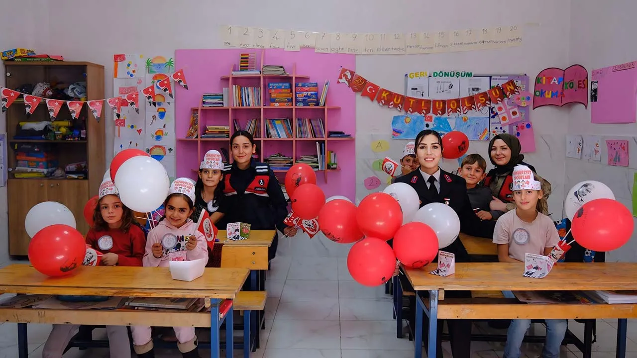 Bayburt'ta Minik Öğrencilere Unutulmaz Bir 29 Ekim Kutlaması