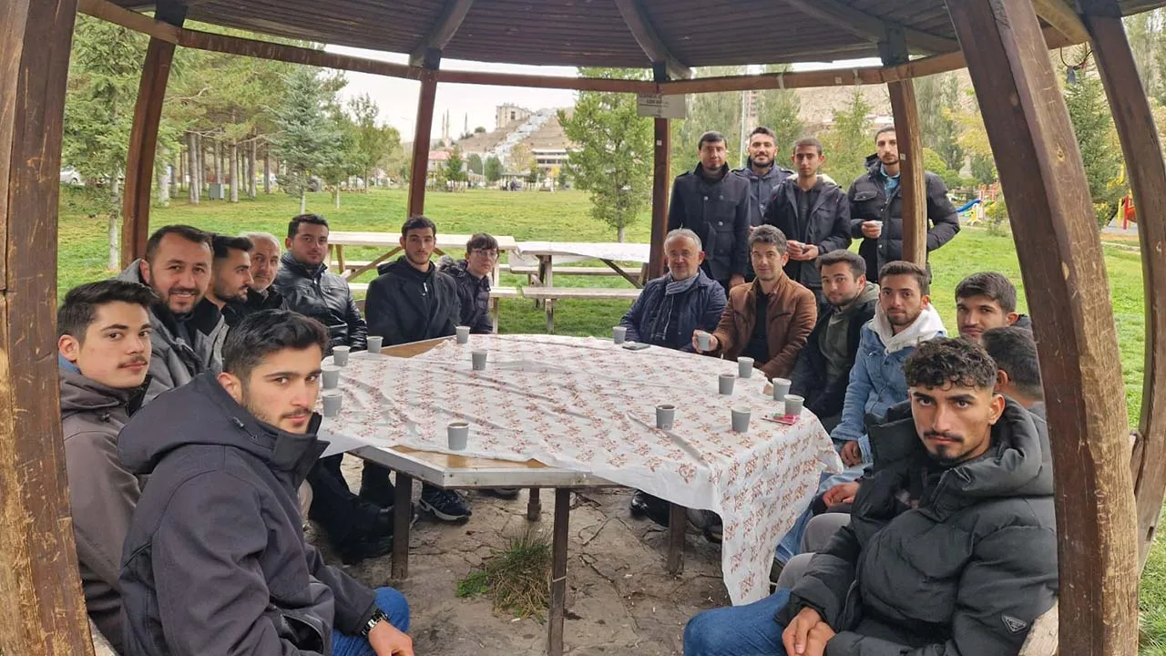 Diyanet Genç Gönüllüler Topluluğu Bayburt'ta Piknik Yaptı