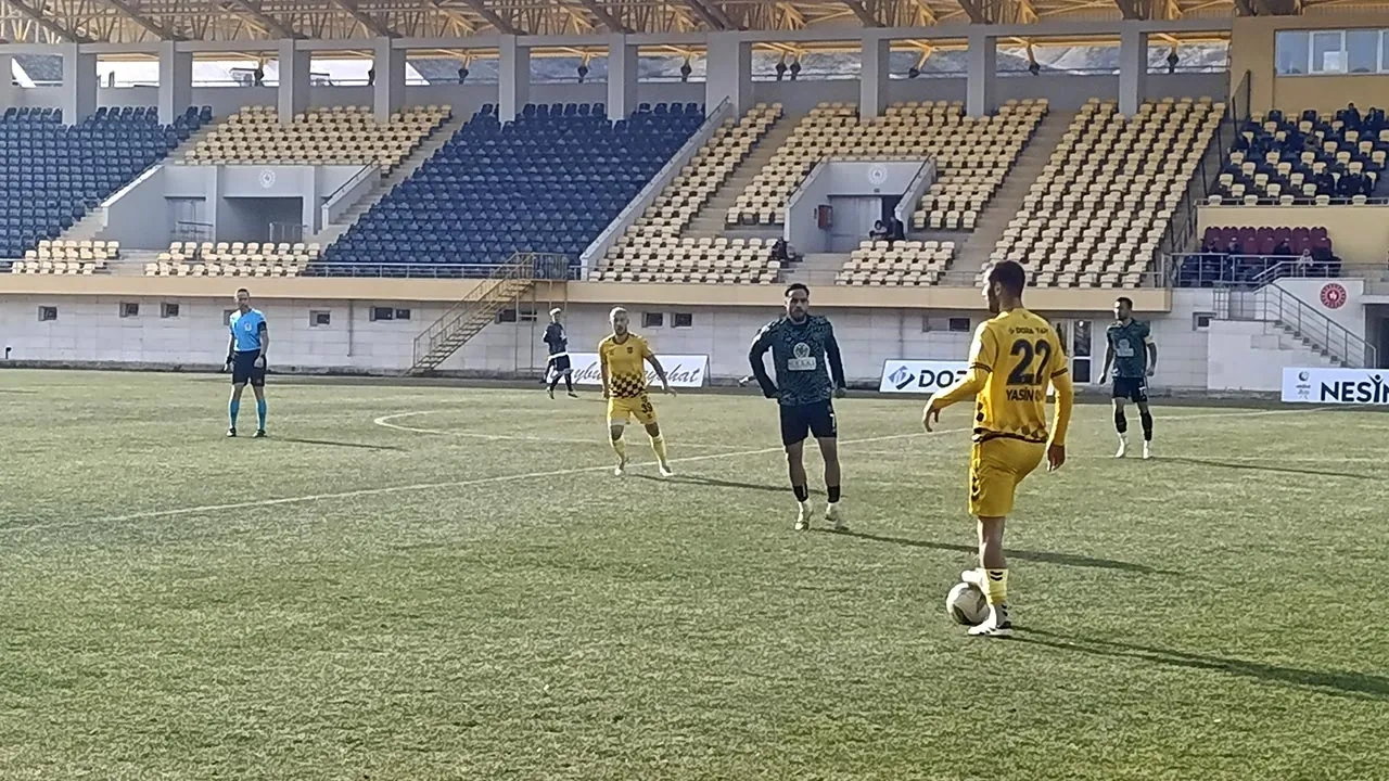 Bayburt Özel İdare Spor, evinde ağırladığı 1922 Konyaspor ile 1-1 berabere kaldı