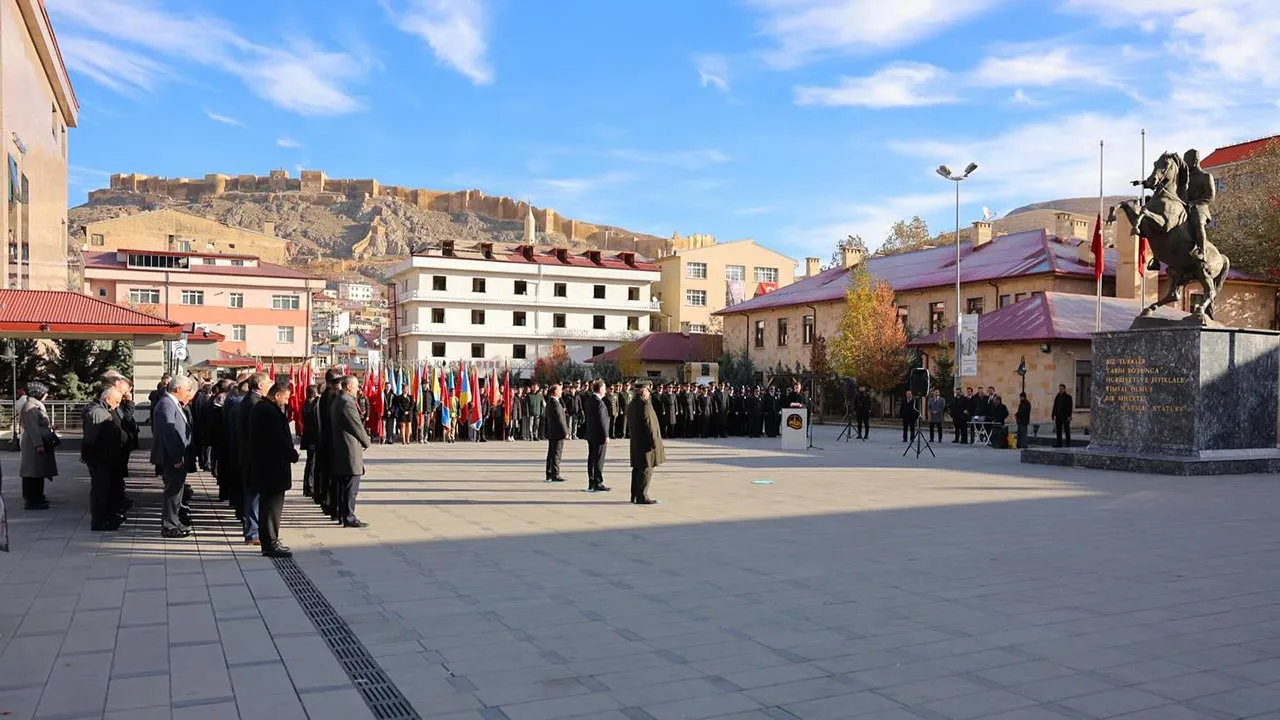 Bayburt'ta 10 Kasım Törenleri: Atatürk, Bayburt'ta Saygıyla Anıldı