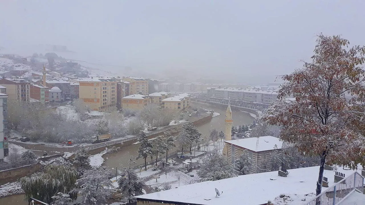 Bayburt'ta 20 cm'in Üzerinde Kar Bekleniyor, Sıcaklıklar 10 Derece Düşecek!