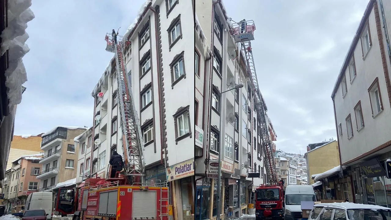 Bayburt'ta Oluşan Buz Sarkıtları Belediye Ekipleri Sayesinde Ortadan Kaldırılıyor