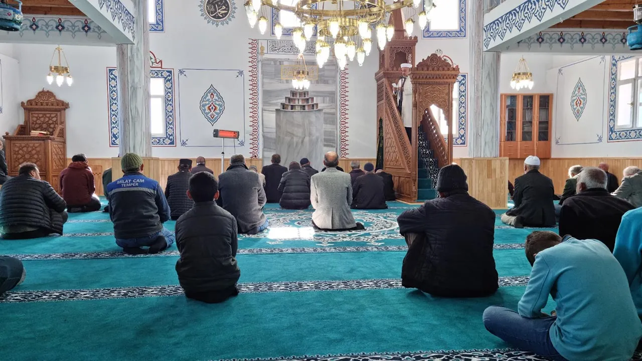 Bayburt'un Tarihi Mirası Akkoyunlu Kutlubey Camii Onarılarak İbadete Açıldı