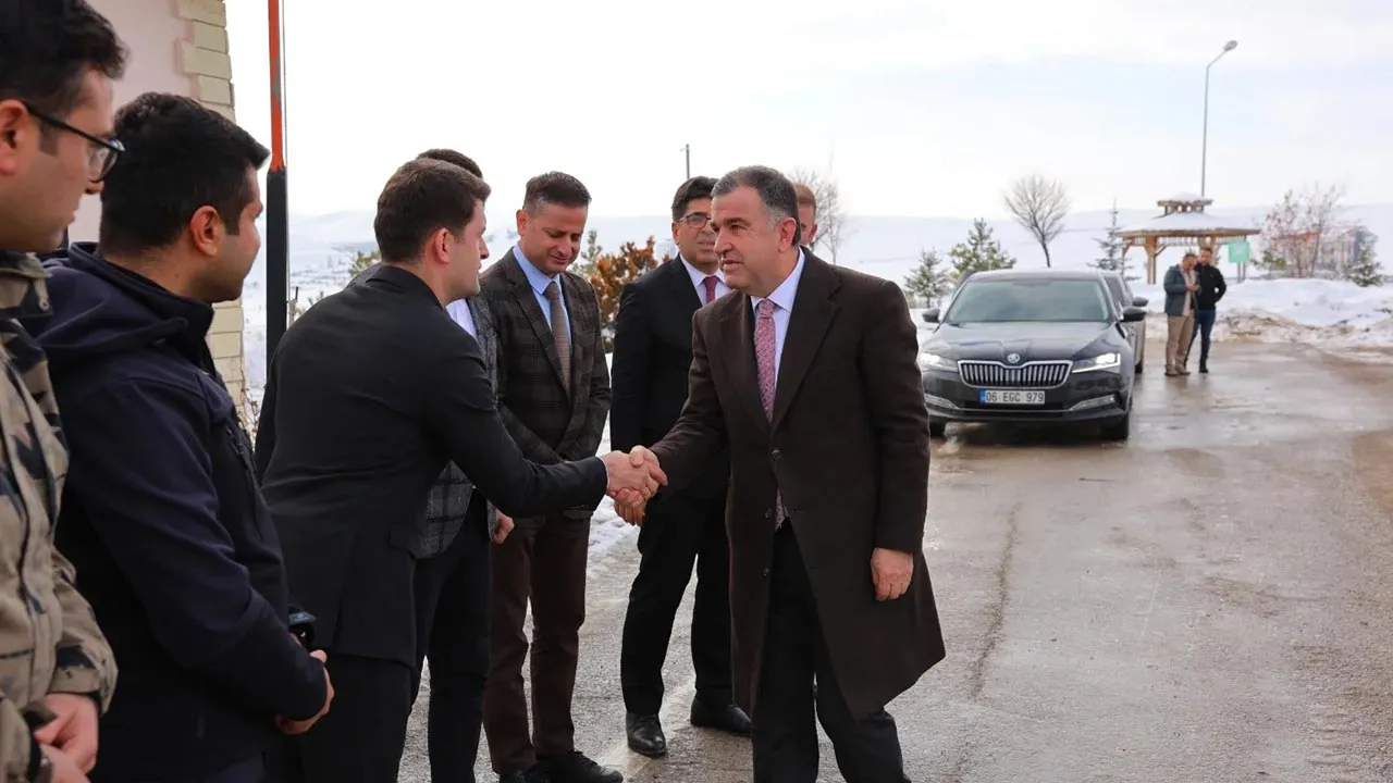 Bayburt Valisi'nden Yol Bakım ve Onarım Projelerine Yakın Takip