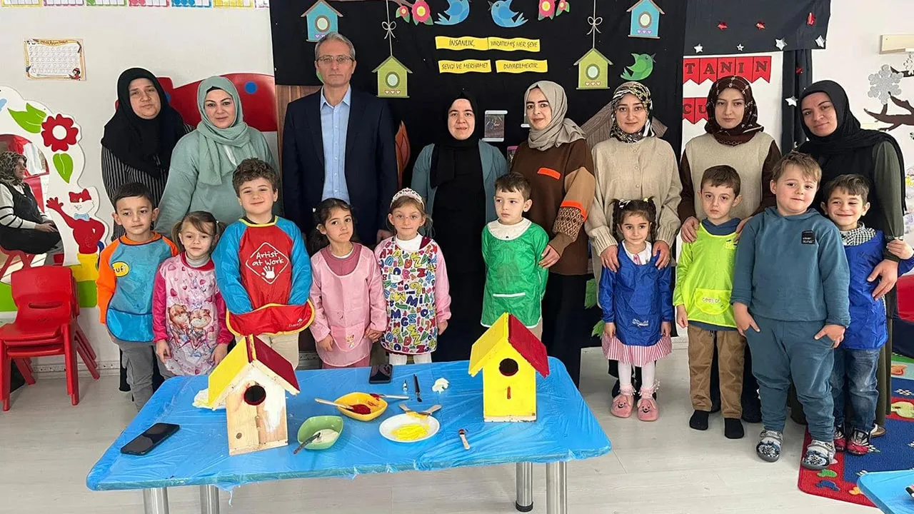 Bayburt'ta Miniklerden Anlamlı Etkinlik, Kuş Evleri Renklendi!