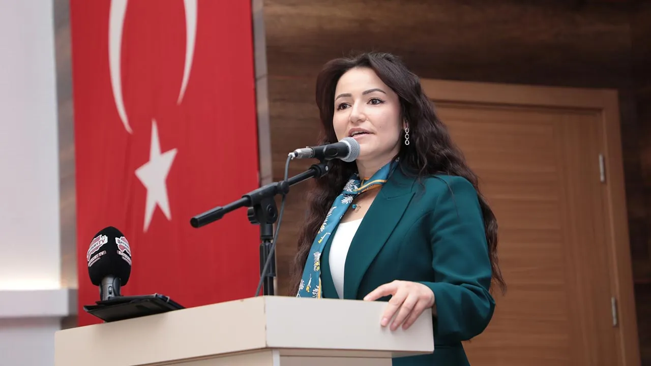 Elif Çil'den Devam Kararı, AK Parti Bayburt Kadın Kolları 7. Olağan Kongresi Tamamlandı