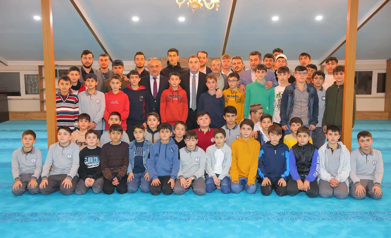 Geleceğin İmamları Yetişiyor, Bayburt Valisi Mustafa Eldivan'dan Kur'an Kursuna Ziyaret