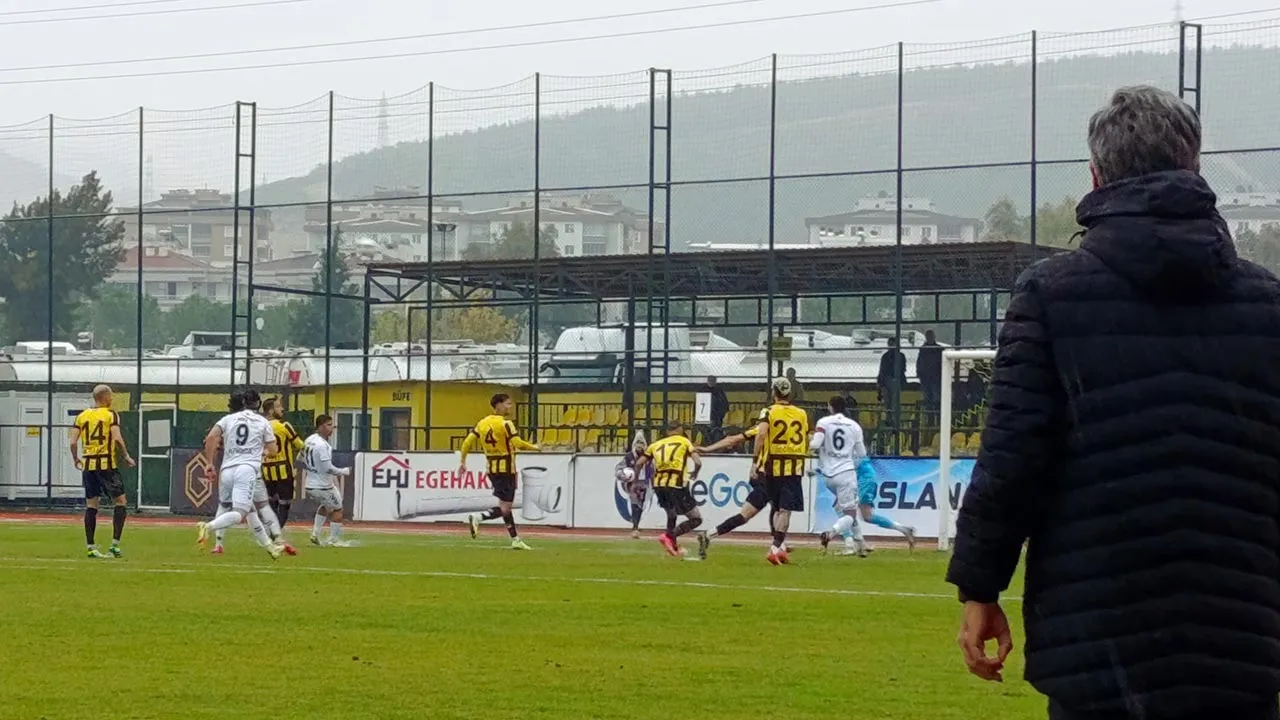 Yağmurlu Mücadelede 1 Puan, Bayburt Özel İdare Spor, Aliağa'da 2-2 Berabere Kaldı