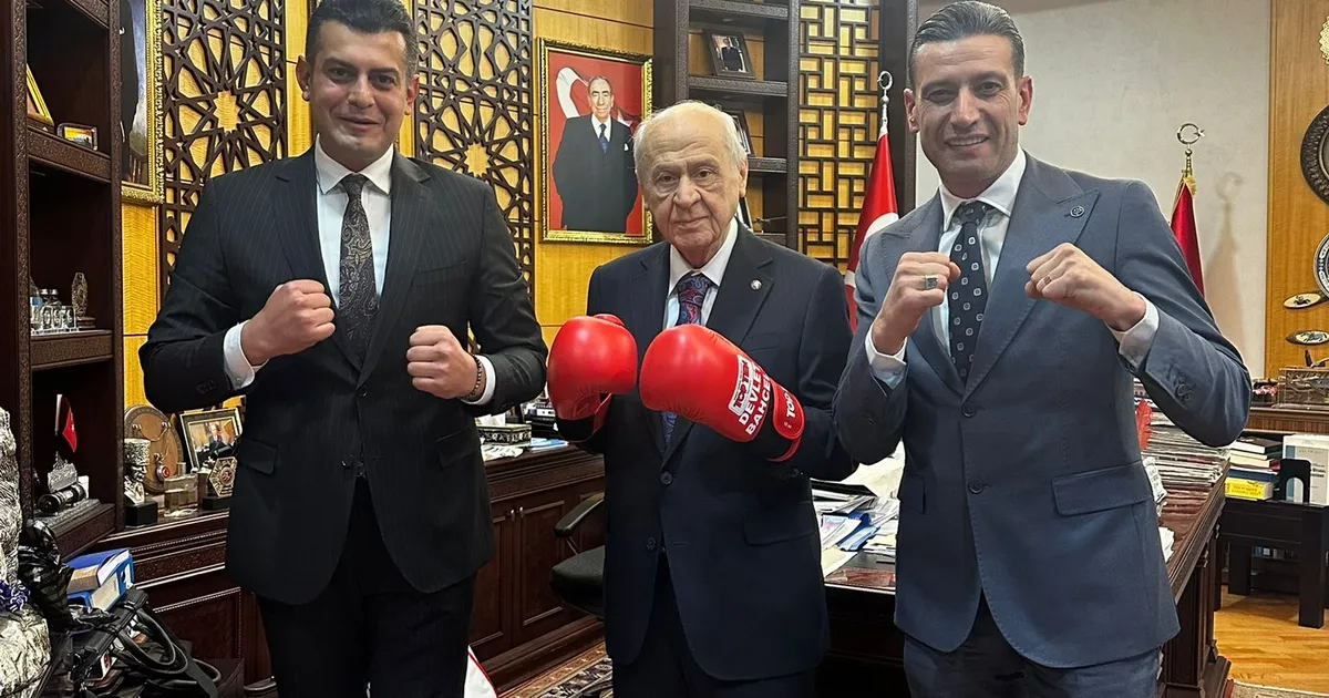 Bahçeli 'boks eldivenli' poz! haberi