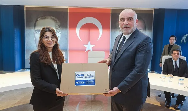 Başkan İbrahim Sandıkçı’dan Öğretmenlere Laptop