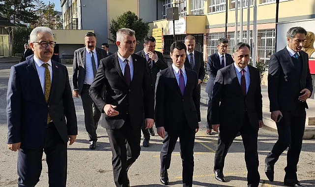 Başkan Sezer, Bakan Yardımcısı Macit ile Öğrencileri Ziyaret Etti haberi