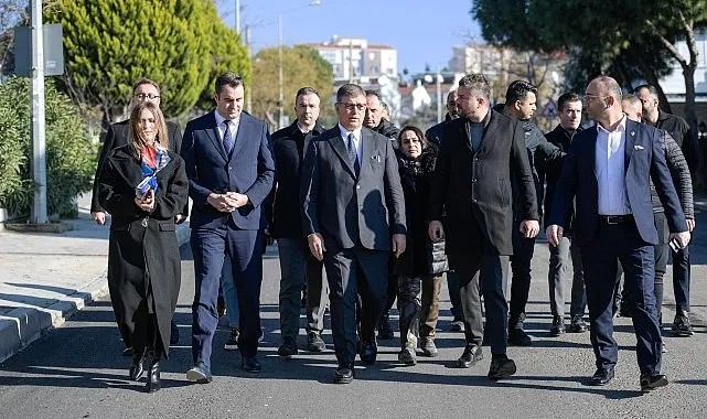 Başkan Tugay, Buca’da asfalt çalışmalarını inceledi yeni alanlar için talimat verdi haberi