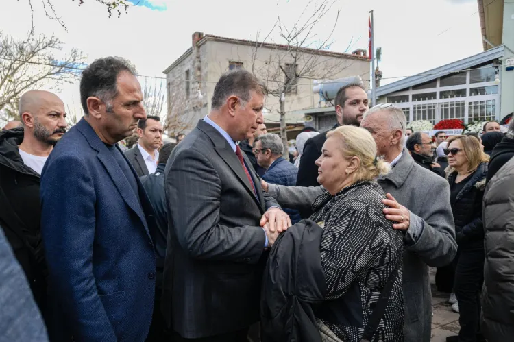 Bolu yangınında hayatını kaybeden Suyolcu ailesi İzmir'de defnedildi haberi