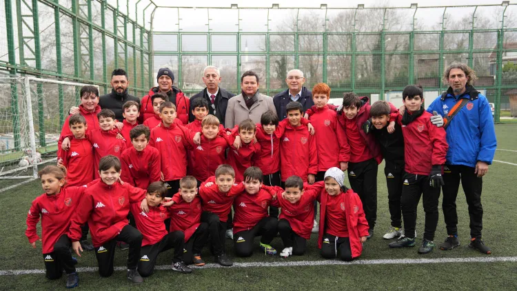 Bursa Osmangazi'de genç sporculara Başkan ziyareti haberi