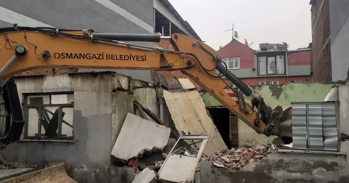 Bursa Osmangazi’de 100 metruk bina yıkıldı haberi