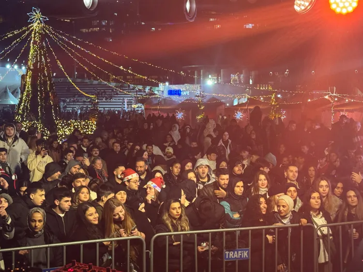 Bursa'da coşku Yeni Yıl Meydanı’na taştı