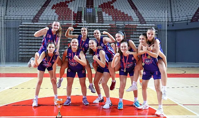 Büyükşehir'in basketbolcu kızları Antalya şampiyonu oldu haberi