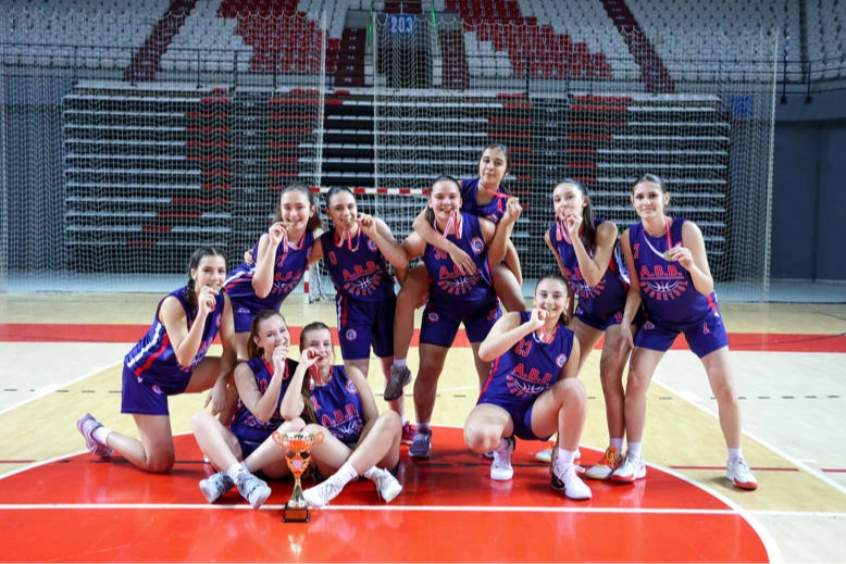 Büyükşehir’in basketbolcu kızları Antalya şampiyonu oldu haberi