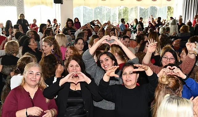 Çiğli'de Kadınlara Özel Unutulmaz Etkinlik Hüsniye Teyze’nin 103. Yaşı Kutlandı haberi