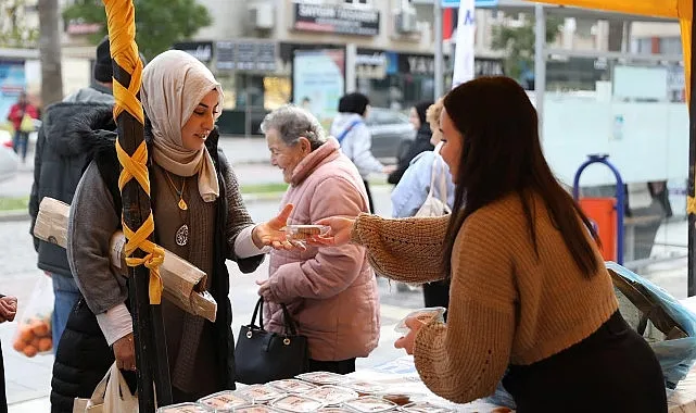 Didim Belediyesi, Regaip Kandili dolayısıyla Didim Merkez Camii önünde vatandaşlara kandil simidi ikramında bulundu