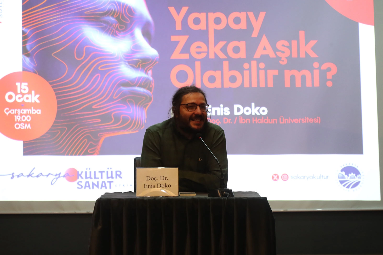 Enis Doko ‘Yapay Zekâ âşık olabilir mi?’ sorusuna Sakarya'da cevap verdi: ''Aşık olamaz ama'' haberi