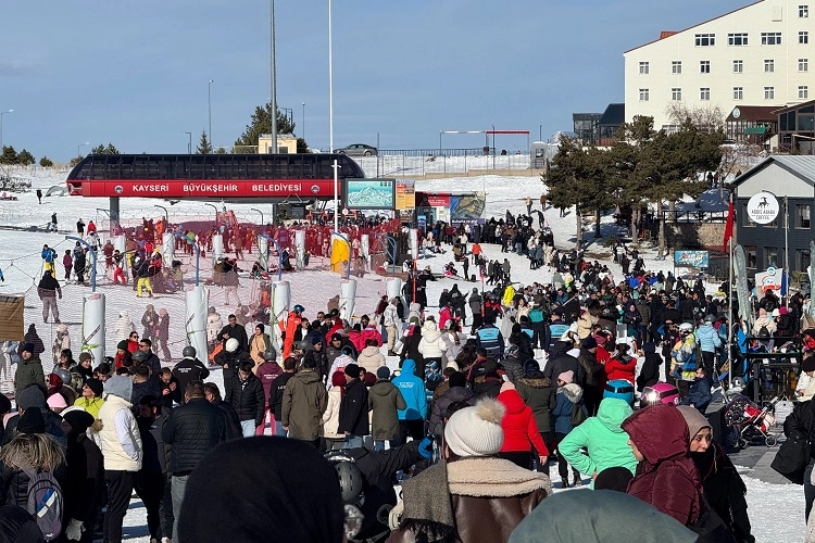 Erciyes Kayak Merkezi doldu taştı! haberi