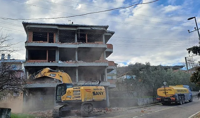 Gölcük Depreme Dayanaksız Binalardan Arındırılıyor haberi