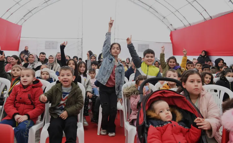 Hansel ile Gretel Bursa'da Osmangazili çocuklar için sahnelendi haberi