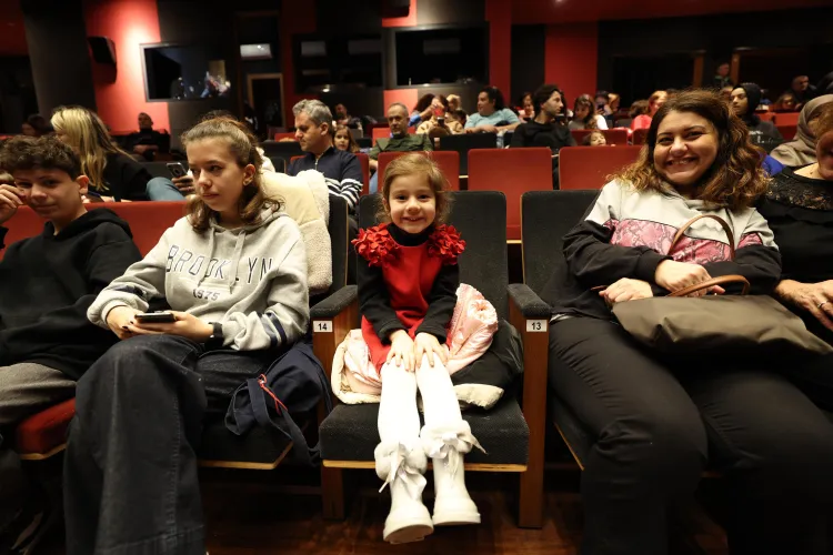 İstanbul'da Bakırköylü öğrenciler tiyatroya doydu haberi