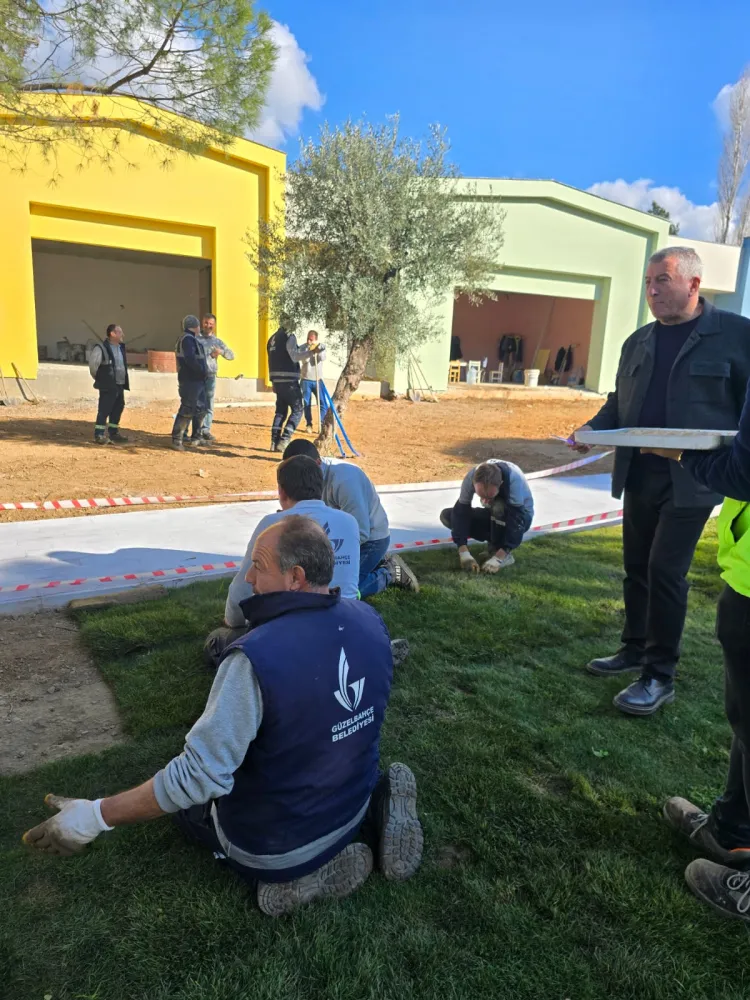 İzmir Güzelbahçe'de saha çalışanlarına baklavalı teşekkür haberi