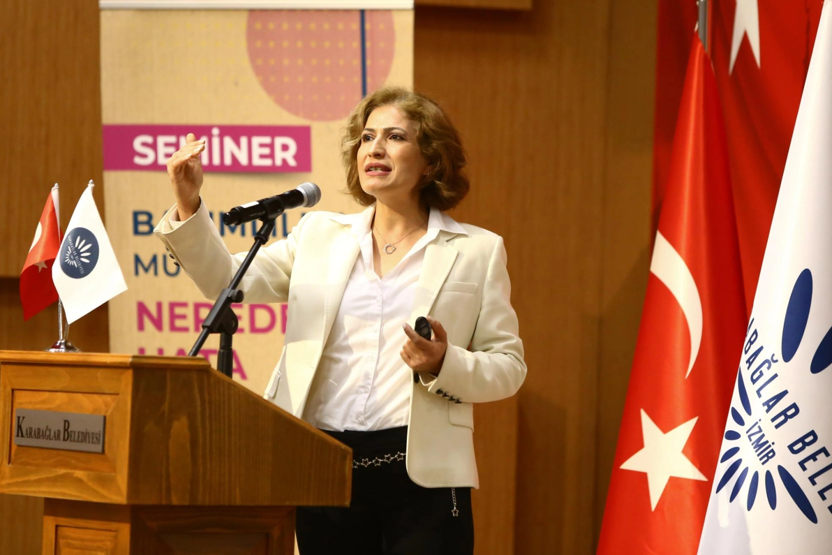 Karabağlar'ın bağımlılık seminerlerine yoğun ilgi haberi