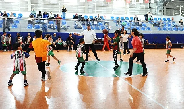 Karşıyakalı aileler basketbol şenliğinde buluştu haberi